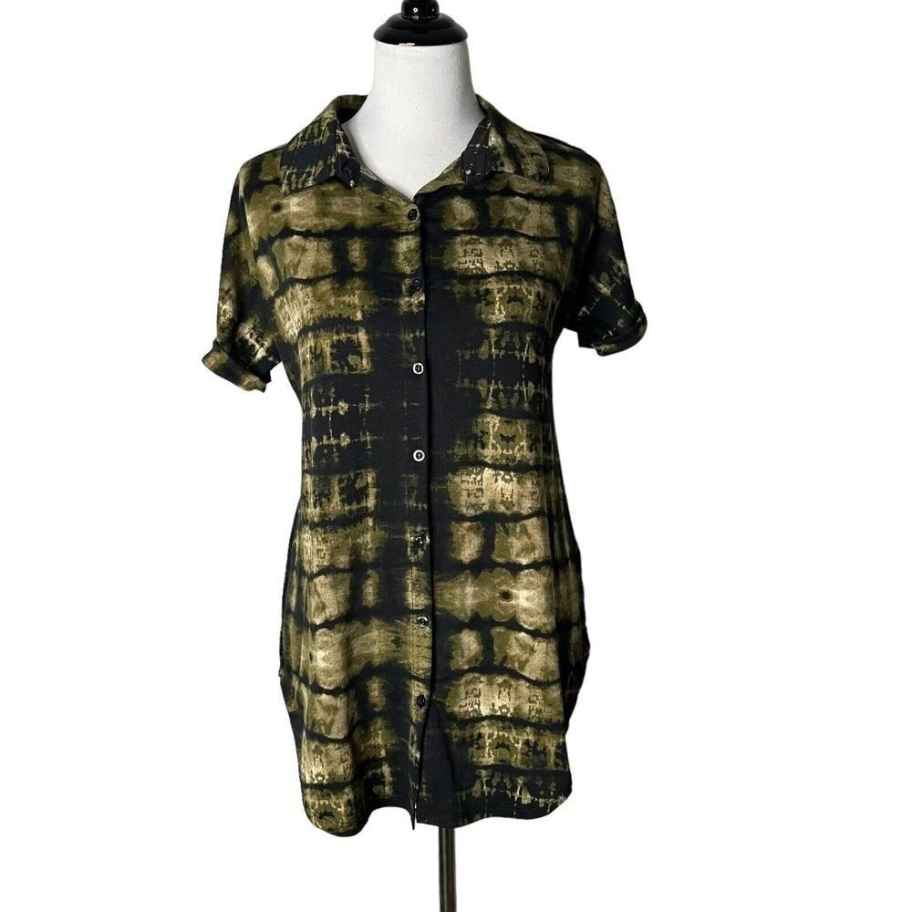 LuLaRoe Charlie Button Tie Dye Top Womens XS Black Green Short Sleeve Grunge NEW